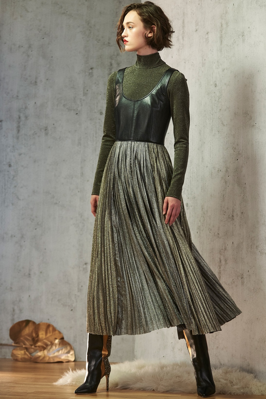 Metallic skirt green